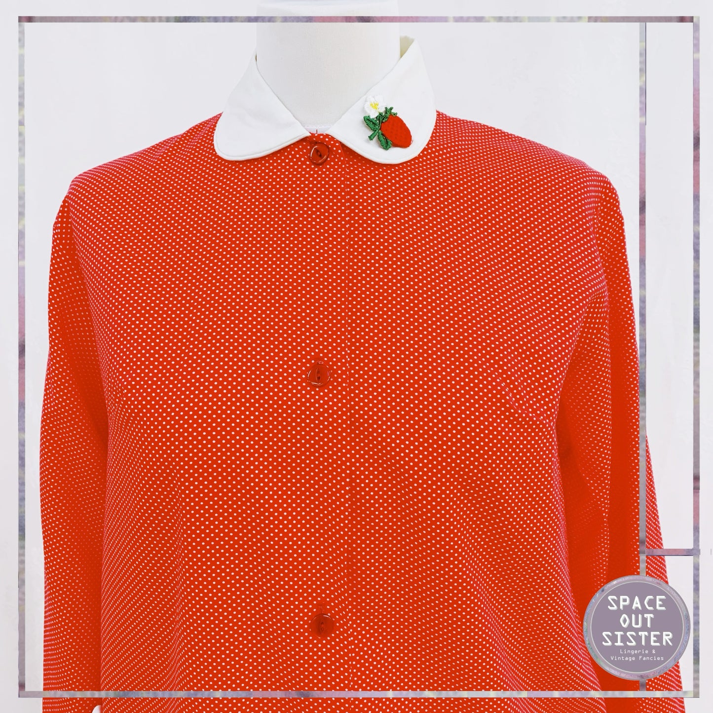 <transcy>Nachthemd uit de jaren 60 met Strawberry Fields</transcy>